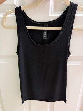 Skims fitted black ribbed tank, size small